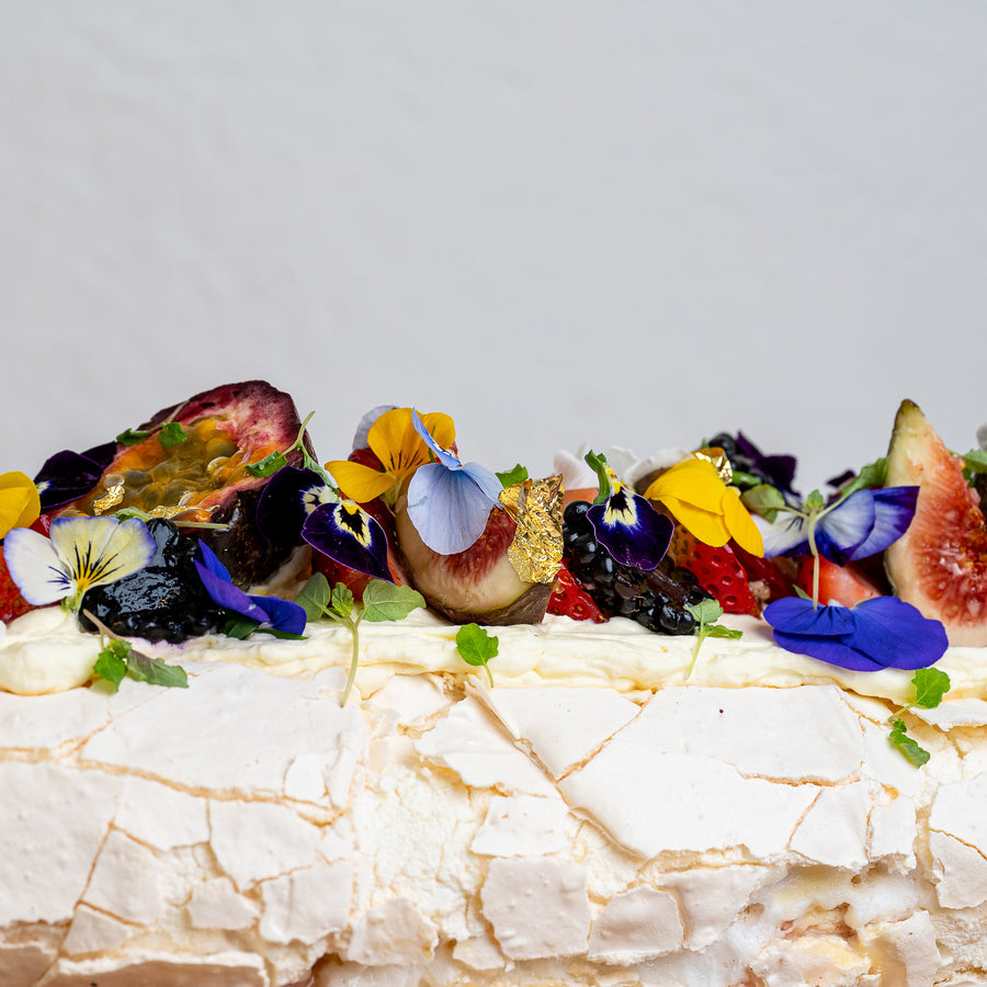 Pavlova Roulade